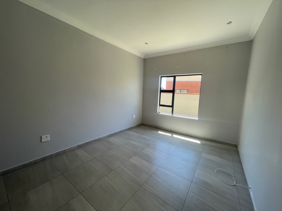 5 Bedroom Property for Sale in Wild Olive Estate Free State